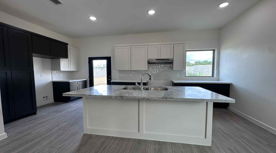 123 Faith Dr., Laredo, Texas 78043, 4 Bedrooms Bedrooms, 6 Rooms Rooms,2 BathroomsBathrooms,Residential,For Sale,123 Faith Dr.,20254850