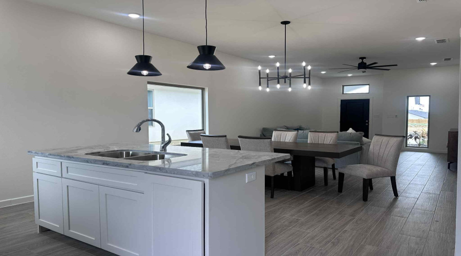 123 Faith Dr., Laredo, Texas 78043, 4 Bedrooms Bedrooms, 6 Rooms Rooms,2 BathroomsBathrooms,Residential,For Sale,123 Faith Dr.,20254850