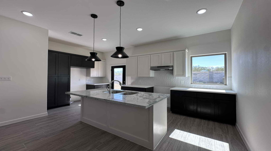 123 Faith Dr., Laredo, Texas 78043, 4 Bedrooms Bedrooms, 6 Rooms Rooms,2 BathroomsBathrooms,Residential,For Sale,123 Faith Dr.,20254850