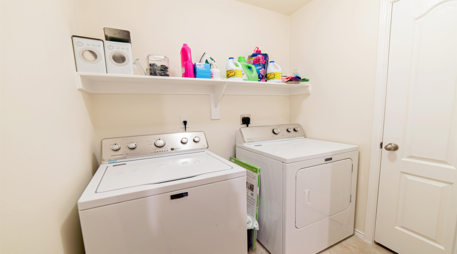 5618 Lonestar, Laredo, Texas 78046, 3 Bedrooms Bedrooms, 6 Rooms Rooms,2 BathroomsBathrooms,Residential,For Sale,5618 Lonestar,20254851