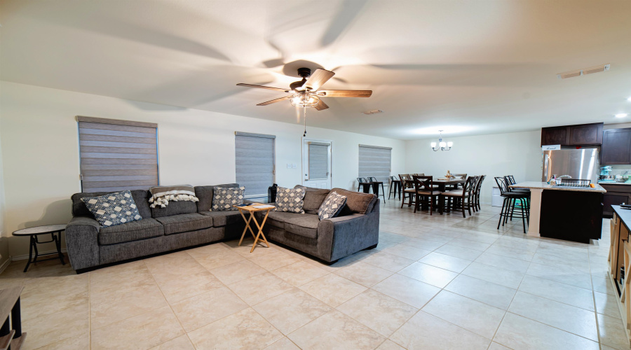 5618 Lonestar, Laredo, Texas 78046, 3 Bedrooms Bedrooms, 6 Rooms Rooms,2 BathroomsBathrooms,Residential,For Sale,5618 Lonestar,20254851