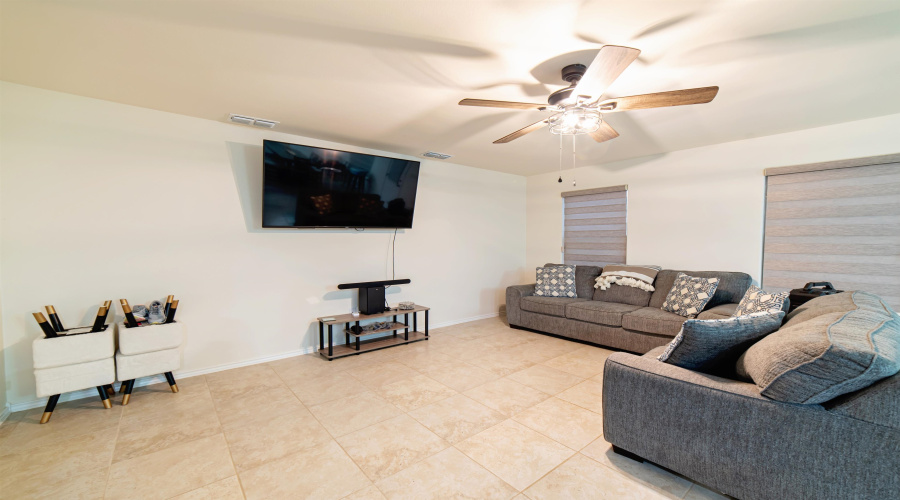 5618 Lonestar, Laredo, Texas 78046, 3 Bedrooms Bedrooms, 6 Rooms Rooms,2 BathroomsBathrooms,Residential,For Sale,5618 Lonestar,20254851