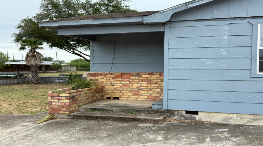 2153 Willow Cove Dr., Zapata, Texas 78076, 2 Bedrooms Bedrooms, 4 Rooms Rooms,1 BathroomBathrooms,Residential,For Sale,2153 Willow Cove Dr.,20251952