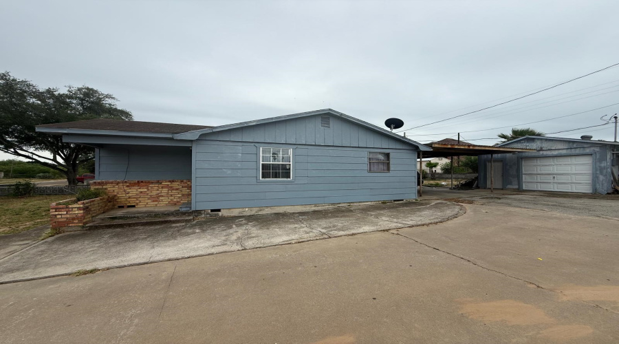 2153 Willow Cove Dr., Zapata, Texas 78076, 2 Bedrooms Bedrooms, 4 Rooms Rooms,1 BathroomBathrooms,Residential,For Sale,2153 Willow Cove Dr.,20251952