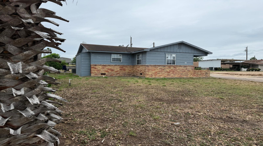 2153 Willow Cove Dr., Zapata, Texas 78076, 2 Bedrooms Bedrooms, 4 Rooms Rooms,1 BathroomBathrooms,Residential,For Sale,2153 Willow Cove Dr.,20251952