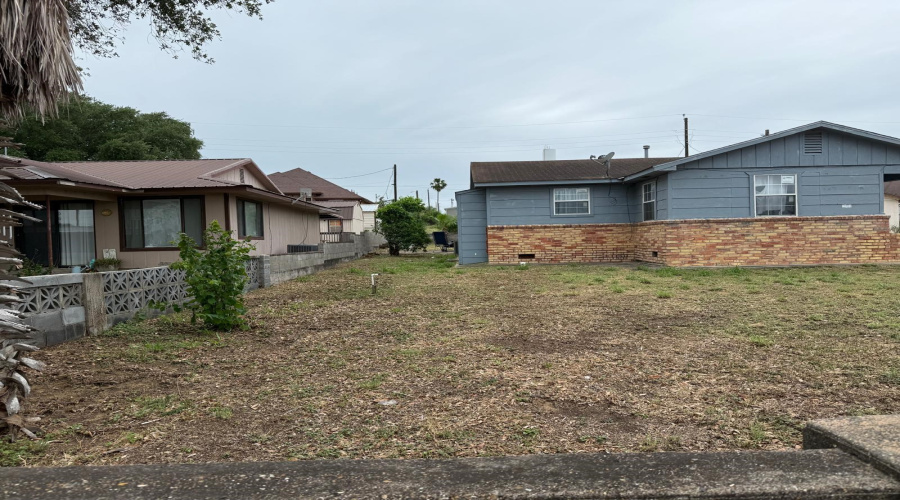 2153 Willow Cove Dr., Zapata, Texas 78076, 2 Bedrooms Bedrooms, 4 Rooms Rooms,1 BathroomBathrooms,Residential,For Sale,2153 Willow Cove Dr.,20251952