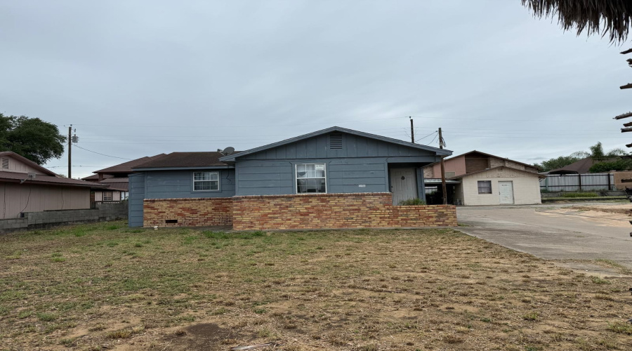2153 Willow Cove Dr., Zapata, Texas 78076, 2 Bedrooms Bedrooms, 4 Rooms Rooms,1 BathroomBathrooms,Residential,For Sale,2153 Willow Cove Dr.,20251952
