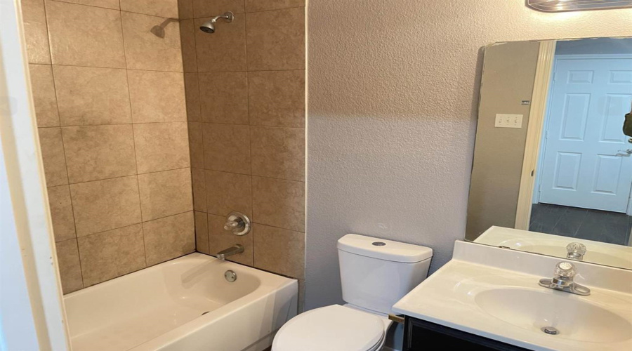 101 Jacales Ct, Laredo, Texas 78045, 3 Bedrooms Bedrooms, 5 Rooms Rooms,2 BathroomsBathrooms,Residential,For Rent,101 Jacales Ct,20254859