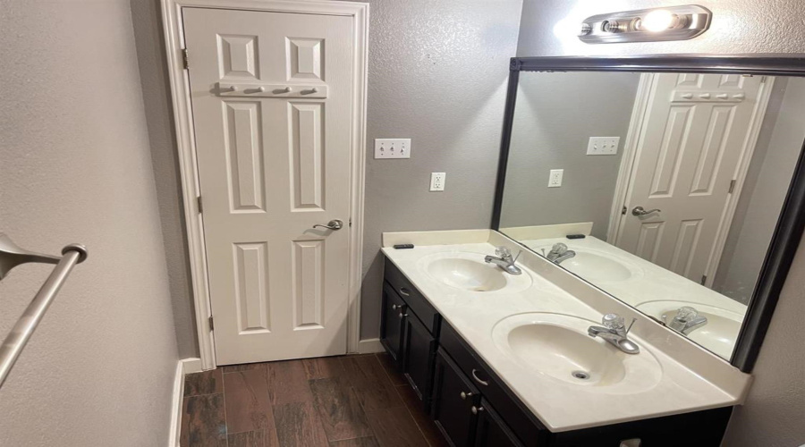 101 Jacales Ct, Laredo, Texas 78045, 3 Bedrooms Bedrooms, 5 Rooms Rooms,2 BathroomsBathrooms,Residential,For Rent,101 Jacales Ct,20254859