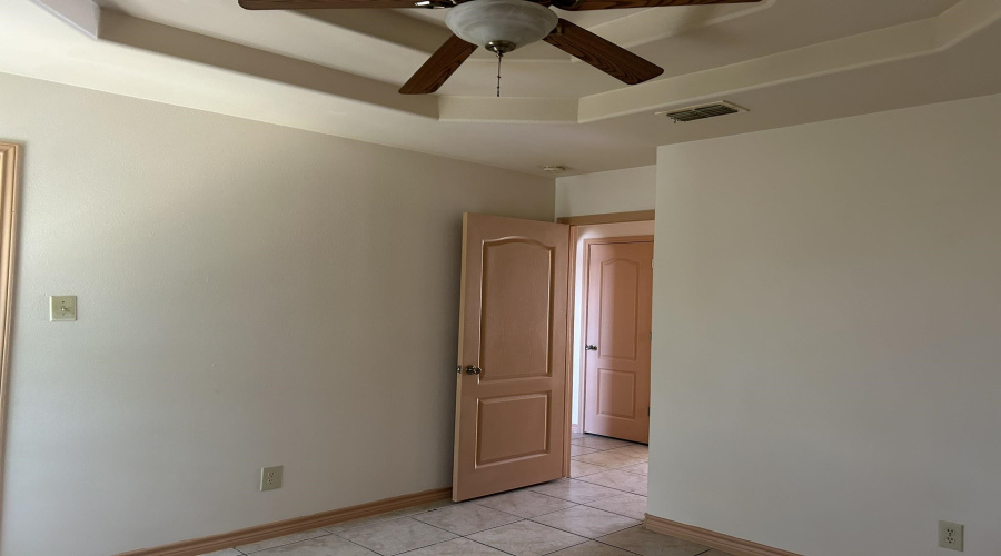 2903 S Martin Ave, Laredo, Texas 78046, 1 Bedroom Bedrooms, 5 Rooms Rooms,1 BathroomBathrooms,Residential,For Rent,2903 S Martin Ave,20254860