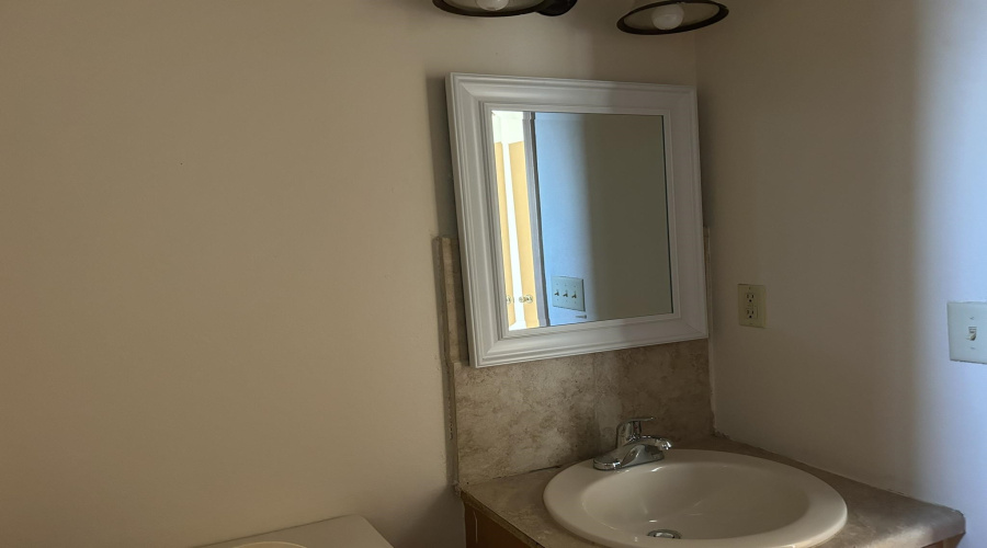 2903 S Martin Ave, Laredo, Texas 78046, 1 Bedroom Bedrooms, 5 Rooms Rooms,1 BathroomBathrooms,Residential,For Rent,2903 S Martin Ave,20254860