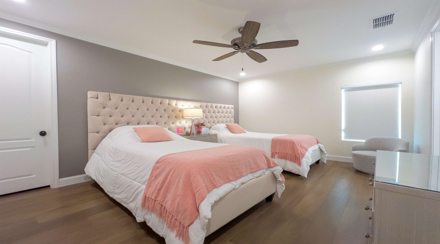 2801 Mario Puzo Dr, Laredo, Texas 78041, 5 Bedrooms Bedrooms, 6 Rooms Rooms,5 BathroomsBathrooms,Residential,For Sale,2801 Mario Puzo Dr,20254861