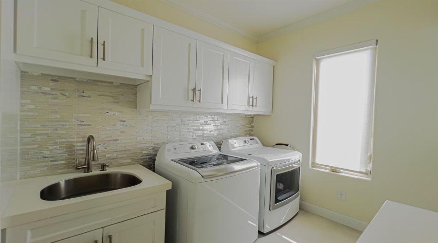 2801 Mario Puzo Dr, Laredo, Texas 78041, 5 Bedrooms Bedrooms, 6 Rooms Rooms,5 BathroomsBathrooms,Residential,For Sale,2801 Mario Puzo Dr,20254861