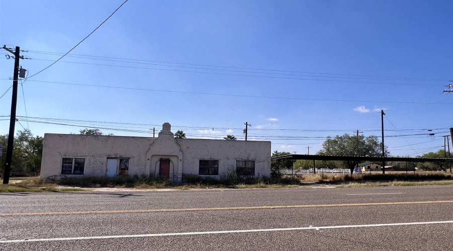 205 S Smith, Hebbronville, Texas 78361, ,2 BathroomsBathrooms,Commercial retail/office,For Sale,205 S Smith,20254868