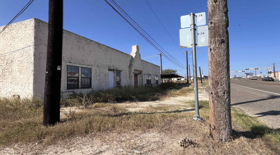 205 S Smith, Hebbronville, Texas 78361, ,2 BathroomsBathrooms,Commercial retail/office,For Sale,205 S Smith,20254868