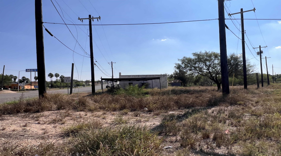 205 S Smith, Hebbronville, Texas 78361, ,2 BathroomsBathrooms,Commercial retail/office,For Sale,205 S Smith,20254868