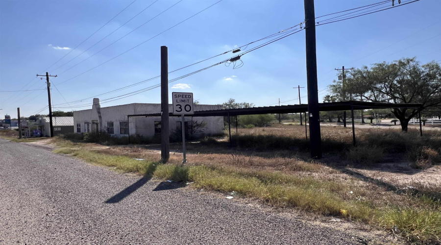 205 S Smith, Hebbronville, Texas 78361, ,2 BathroomsBathrooms,Commercial retail/office,For Sale,205 S Smith,20254868