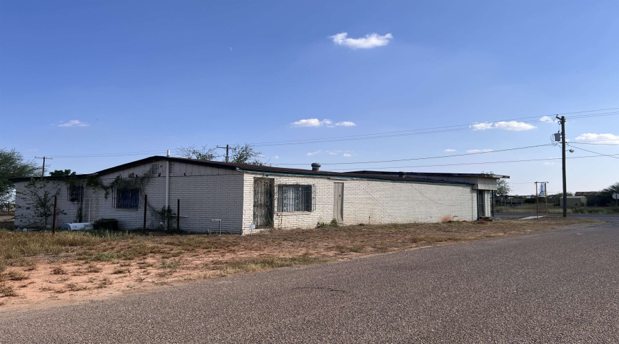 132 W Laredo Ave, Oilton, Texas 78371, ,3 BathroomsBathrooms,Commercial retail/office,For Sale,132 W Laredo Ave,20254870