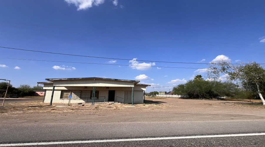 132 W Laredo Ave, Oilton, Texas 78371, ,3 BathroomsBathrooms,Commercial retail/office,For Sale,132 W Laredo Ave,20254870