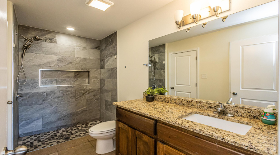 3508 Eduardo E Hayes Rd., LAREDO, Texas 78046, 3 Bedrooms Bedrooms, 7 Rooms Rooms,2 BathroomsBathrooms,Residential,For Sale,3508 Eduardo E Hayes Rd.,20253374