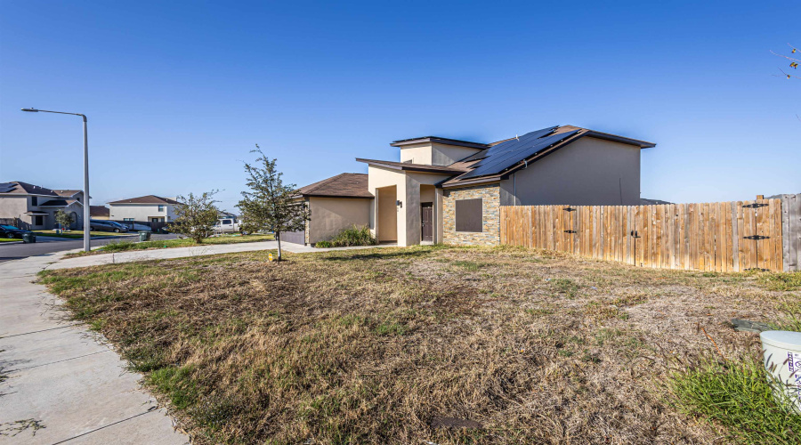 3508 Eduardo E Hayes Rd., LAREDO, Texas 78046, 3 Bedrooms Bedrooms, 7 Rooms Rooms,2 BathroomsBathrooms,Residential,For Sale,3508 Eduardo E Hayes Rd.,20253374