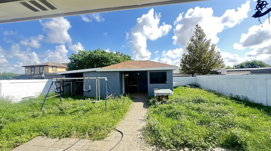 1511 Texoma St, Laredo, Texas 78046, 3 Bedrooms Bedrooms, 4 Rooms Rooms,2 BathroomsBathrooms,Residential,For Sale,1511 Texoma St,20254386