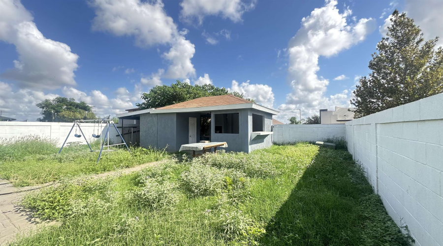 1511 Texoma St, Laredo, Texas 78046, 3 Bedrooms Bedrooms, 4 Rooms Rooms,2 BathroomsBathrooms,Residential,For Sale,1511 Texoma St,20254386