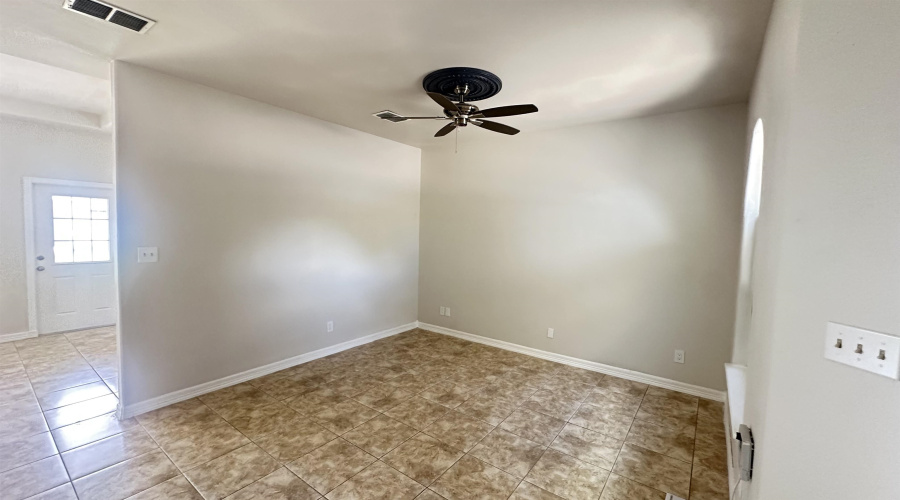 1511 Texoma St, Laredo, Texas 78046, 3 Bedrooms Bedrooms, 4 Rooms Rooms,2 BathroomsBathrooms,Residential,For Sale,1511 Texoma St,20254386