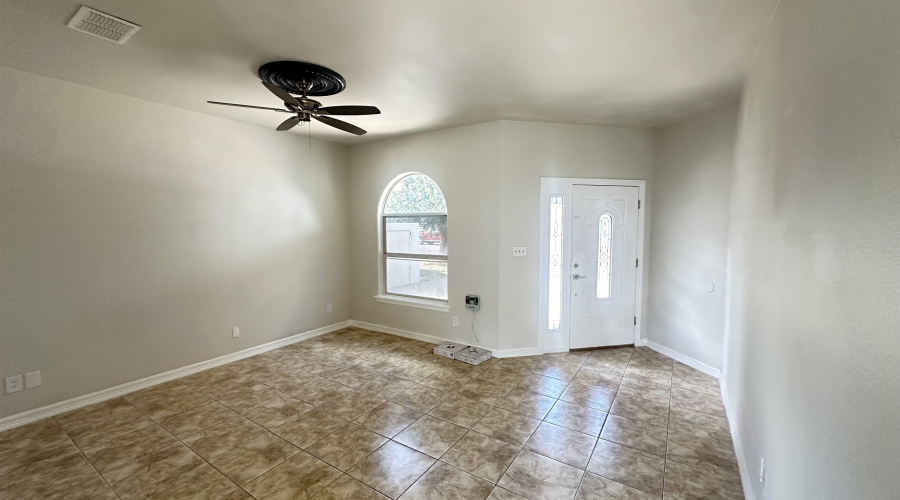 1511 Texoma St, Laredo, Texas 78046, 3 Bedrooms Bedrooms, 4 Rooms Rooms,2 BathroomsBathrooms,Residential,For Sale,1511 Texoma St,20254386