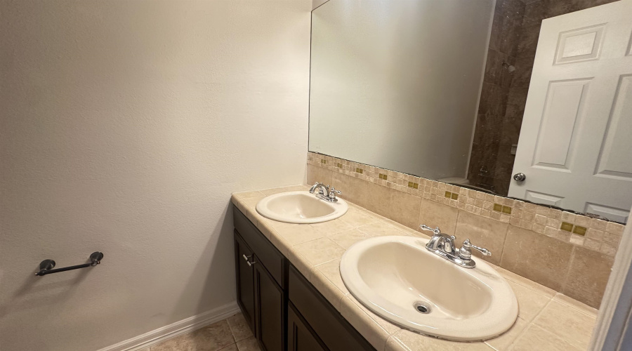 1511 Texoma St, Laredo, Texas 78046, 3 Bedrooms Bedrooms, 4 Rooms Rooms,2 BathroomsBathrooms,Residential,For Sale,1511 Texoma St,20254386