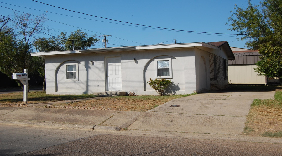 1902 E Price St, LARED, Texas 78046-2006, 2 Bedrooms Bedrooms, 4 Rooms Rooms,1 BathroomBathrooms,Residential,For Rent,1902 E Price St,20254869