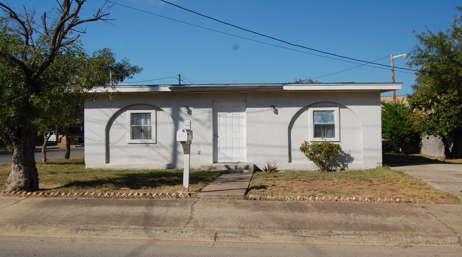 1902 E Price St, LARED, Texas 78046-2006, 2 Bedrooms Bedrooms, 4 Rooms Rooms,1 BathroomBathrooms,Residential,For Rent,1902 E Price St,20254869