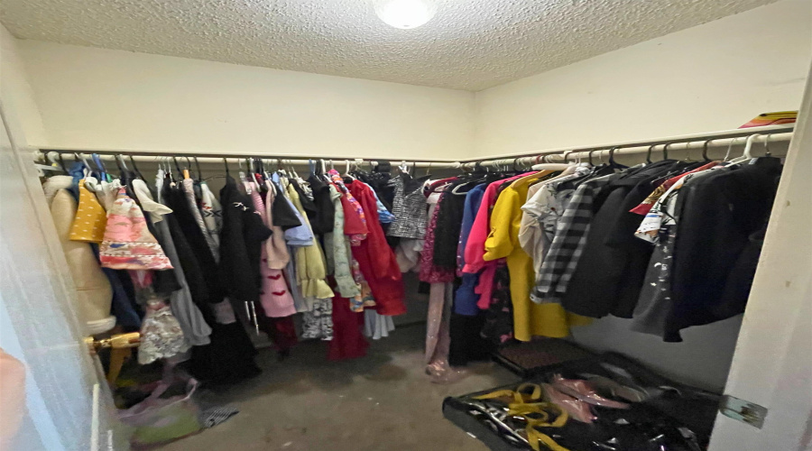 828 Elk Dr, Laredo, Texas 78045, 3 Bedrooms Bedrooms, 6 Rooms Rooms,2 BathroomsBathrooms,Residential,For Sale,828 Elk Dr,20254874