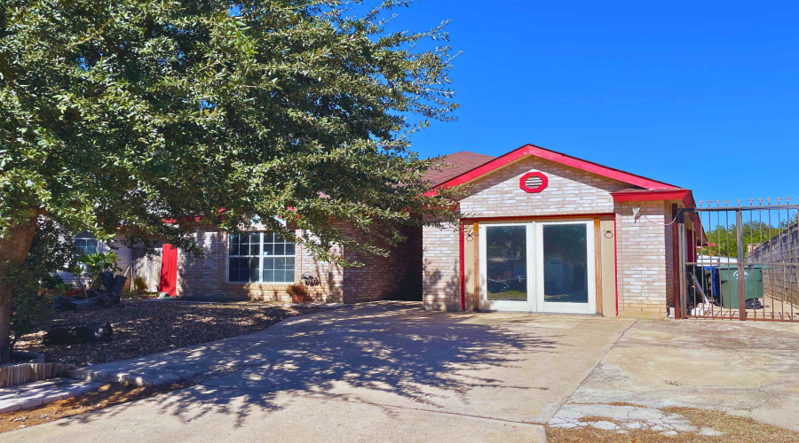 828 Elk Dr, Laredo, Texas 78045, 3 Bedrooms Bedrooms, 6 Rooms Rooms,2 BathroomsBathrooms,Residential,For Sale,828 Elk Dr,20254874