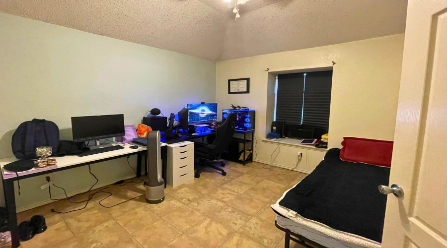 828 Elk Dr, Laredo, Texas 78045, 3 Bedrooms Bedrooms, 6 Rooms Rooms,2 BathroomsBathrooms,Residential,For Sale,828 Elk Dr,20254874