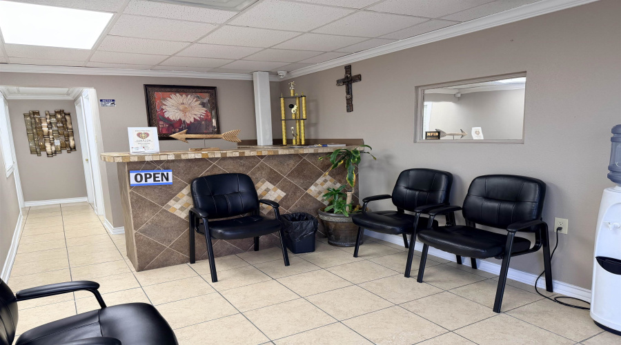 4702 Marcella Ave, Laredo, Texas 78045-6053, 1 Room Rooms,2 BathroomsBathrooms,Commercial retail/office,For Rent,4702 Marcella Ave,20254881