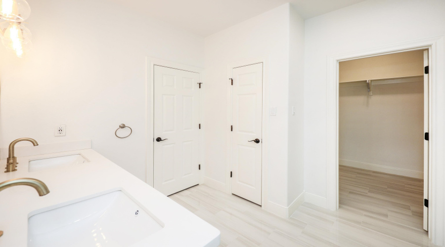 115 Coahuila Loop, LAREDO, Texas 78045, 5 Bedrooms Bedrooms, 9 Rooms Rooms,4 BathroomsBathrooms,Residential,For Rent,115 Coahuila Loop,20254885