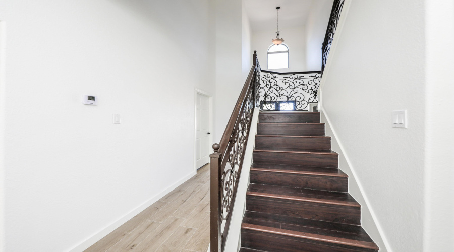 115 Coahuila Loop, LAREDO, Texas 78045, 5 Bedrooms Bedrooms, 9 Rooms Rooms,4 BathroomsBathrooms,Residential,For Rent,115 Coahuila Loop,20254885