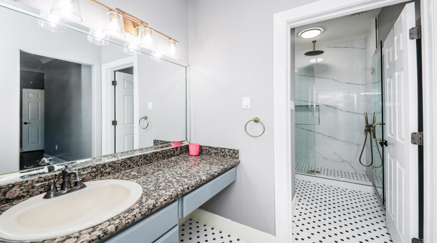 115 Coahuila Loop, LAREDO, Texas 78045, 5 Bedrooms Bedrooms, 9 Rooms Rooms,4 BathroomsBathrooms,Residential,For Rent,115 Coahuila Loop,20254885