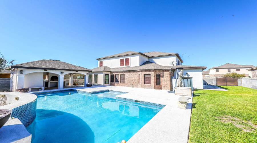 115 Coahuila Loop, LAREDO, Texas 78045, 5 Bedrooms Bedrooms, 9 Rooms Rooms,4 BathroomsBathrooms,Residential,For Rent,115 Coahuila Loop,20254885