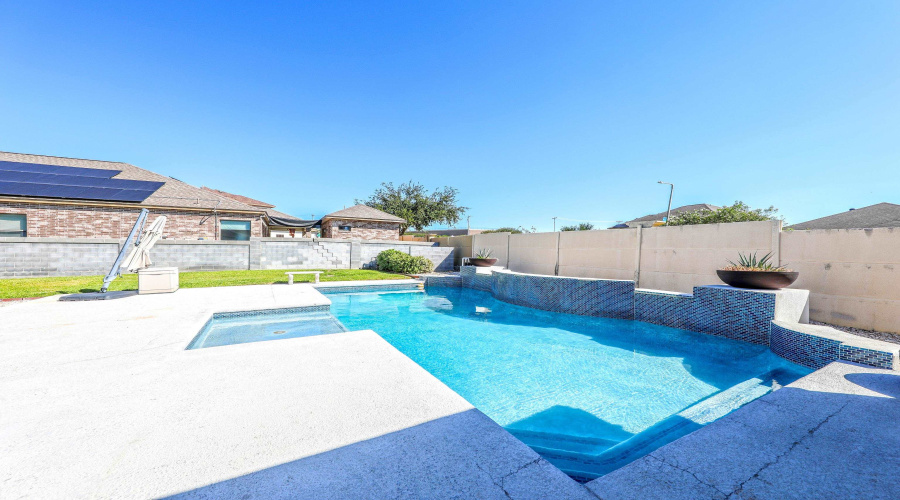 115 Coahuila Loop, LAREDO, Texas 78045, 5 Bedrooms Bedrooms, 9 Rooms Rooms,4 BathroomsBathrooms,Residential,For Rent,115 Coahuila Loop,20254885