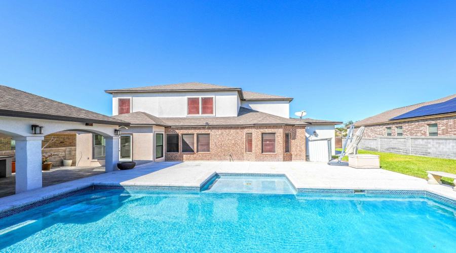 115 Coahuila Loop, LAREDO, Texas 78045, 5 Bedrooms Bedrooms, 9 Rooms Rooms,4 BathroomsBathrooms,Residential,For Rent,115 Coahuila Loop,20254885