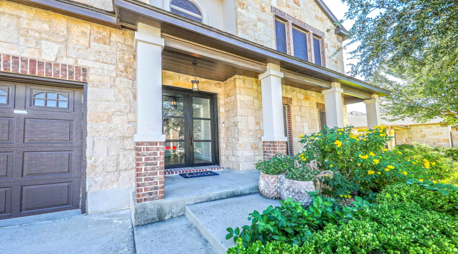 115 Coahuila Loop, LAREDO, Texas 78045, 5 Bedrooms Bedrooms, 9 Rooms Rooms,4 BathroomsBathrooms,Residential,For Rent,115 Coahuila Loop,20254885