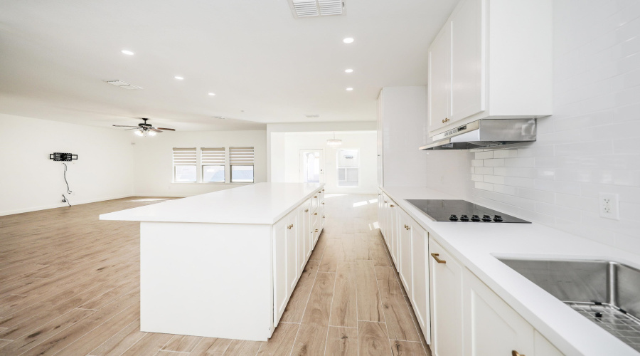 115 Coahuila Loop, LAREDO, Texas 78045, 5 Bedrooms Bedrooms, 9 Rooms Rooms,4 BathroomsBathrooms,Residential,For Rent,115 Coahuila Loop,20254885