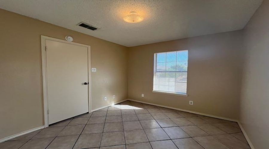 1502 San Pedro St, Laredo, Texas 78041, 2 Bedrooms Bedrooms, 4 Rooms Rooms,1 BathroomBathrooms,Residential,For Rent,1502 San Pedro St,20254886