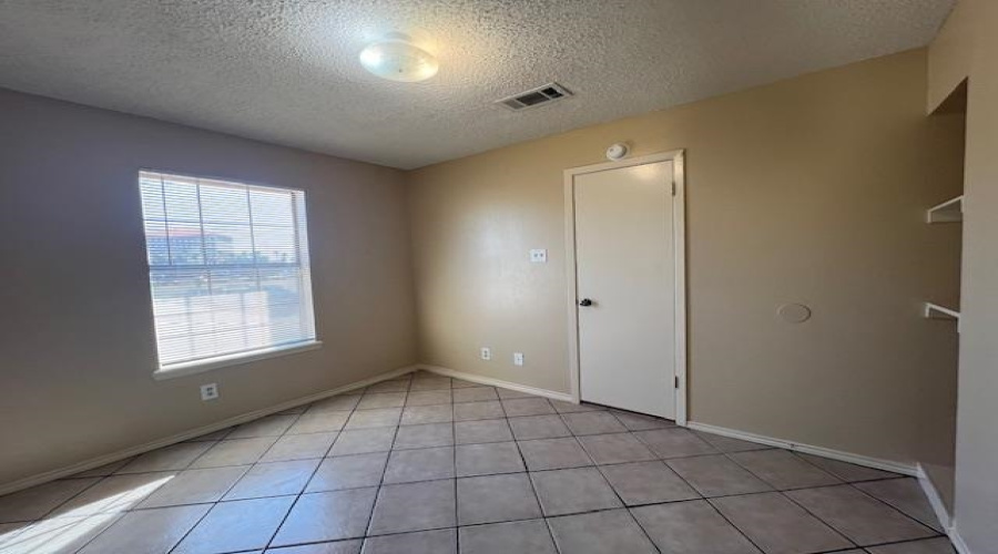 1502 San Pedro St, Laredo, Texas 78041, 2 Bedrooms Bedrooms, 4 Rooms Rooms,1 BathroomBathrooms,Residential,For Rent,1502 San Pedro St,20254886