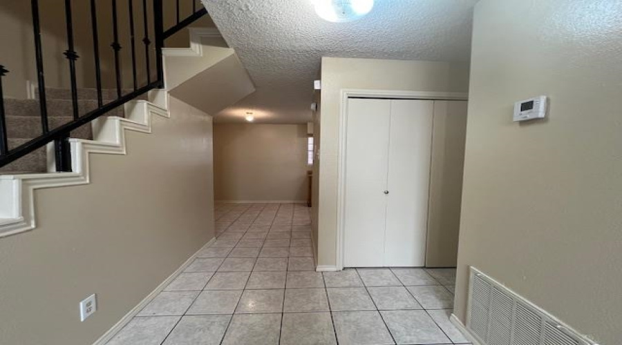 1502 San Pedro St, Laredo, Texas 78041, 2 Bedrooms Bedrooms, 4 Rooms Rooms,1 BathroomBathrooms,Residential,For Rent,1502 San Pedro St,20254886