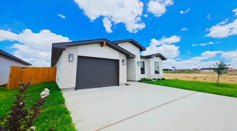 121 Faith Dr., LAREDO, Texas 78046, 3 Bedrooms Bedrooms, 5 Rooms Rooms,2 BathroomsBathrooms,Residential,For Sale,121 Faith Dr.,20254887