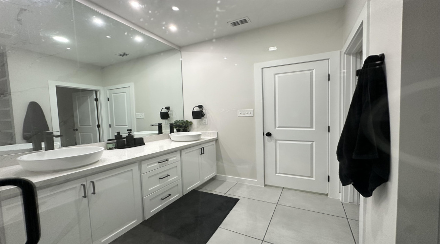 1717 Cordova Dr., Laredo, Texas 78046, 3 Bedrooms Bedrooms, 5 Rooms Rooms,2 BathroomsBathrooms,Residential,For Rent,1717 Cordova Dr.,20254890