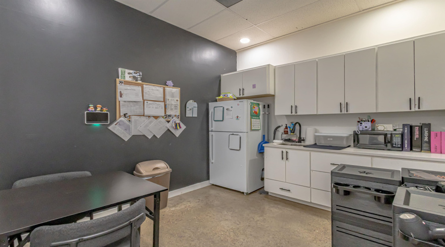 120 W Village Blvd, Laredo, Texas 78041, 1 Room Rooms,1 BathroomBathrooms,Commercial retail/office,For Rent,120 W Village Blvd,20254899